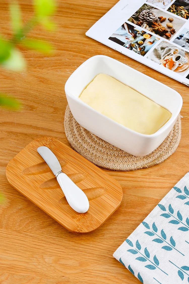 带木盖的瓷制白色黄油容器,用于东西海岸黄油大型陶瓷黄油盘