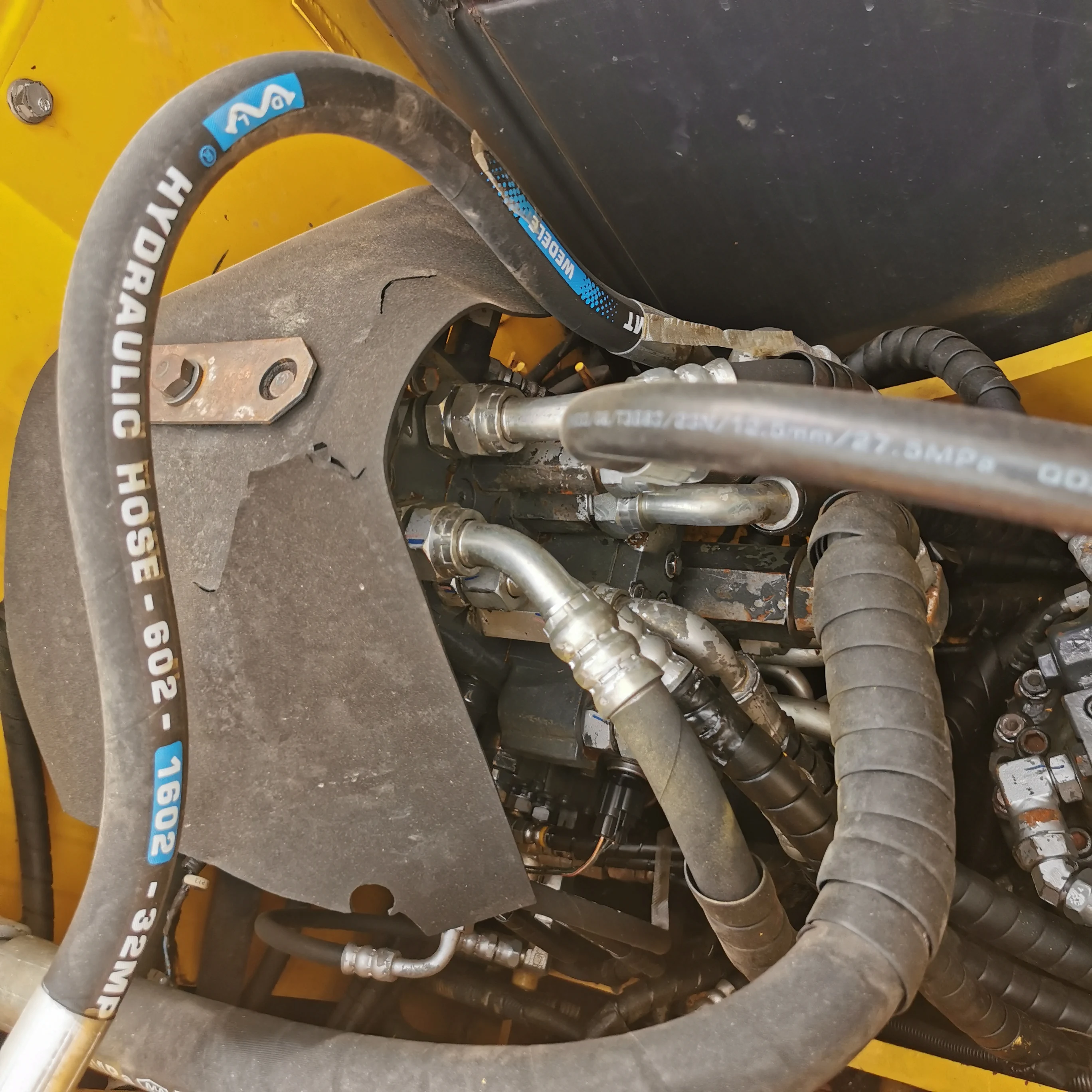 Used Komatsu PC70-8 Crawler Excavator with 6.5TON Operating Weight 0.3m³ Bucket Capacity and 48.5KW Power