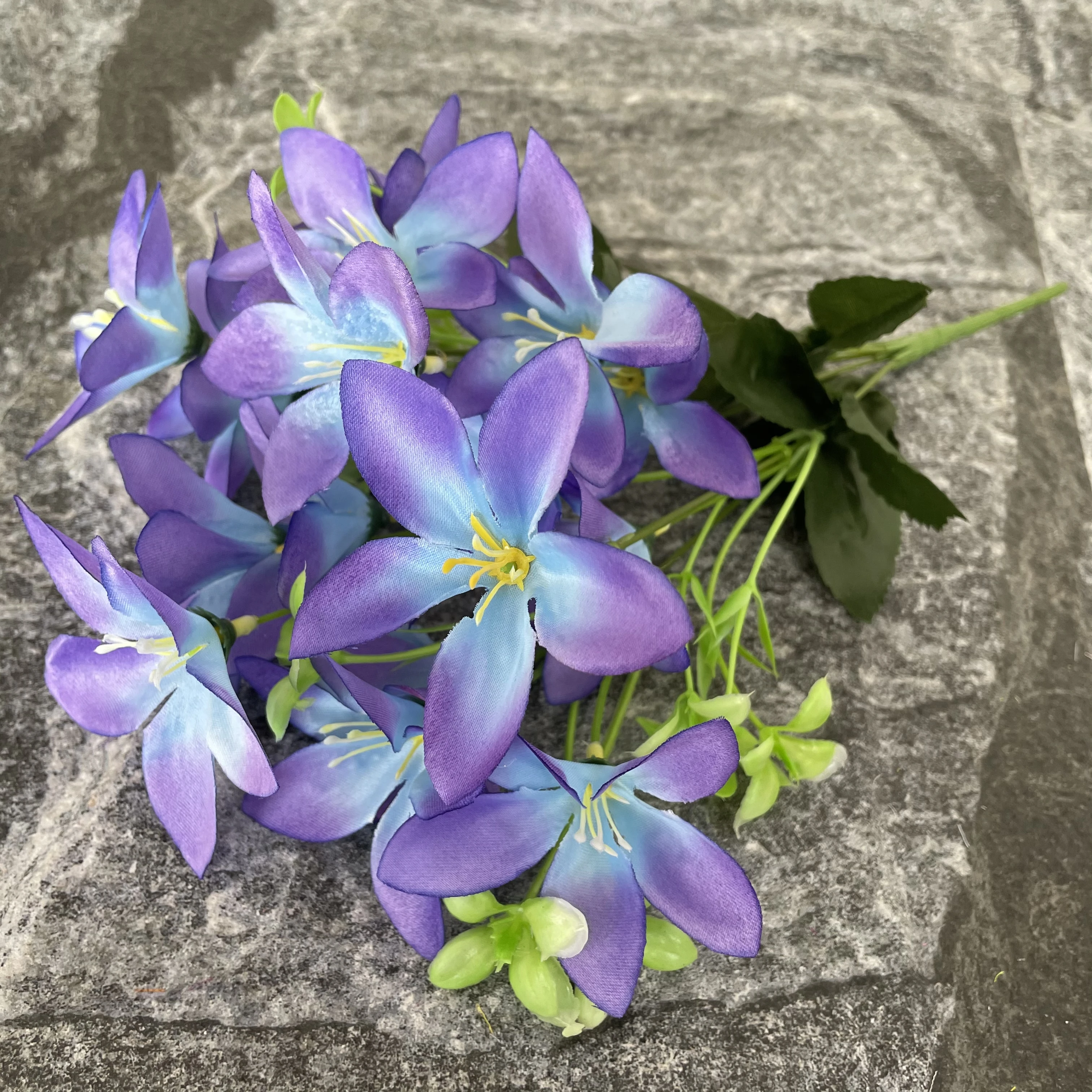 Meili 18 Head Small Lily Qyy-721 - Versatile Decor Solutions Meili 18 Head Small Lily Qyy-721 - Versatile Decor Solutions