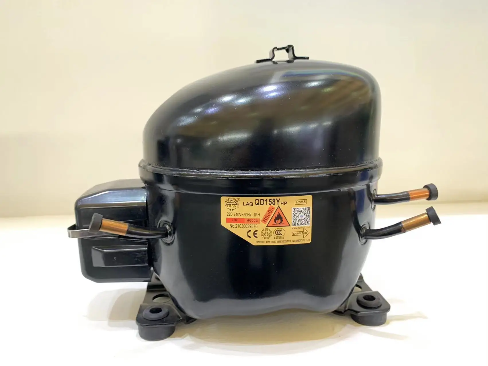 R600a 220-240v QD158YHP Refrigeration Compressor 1 Hp