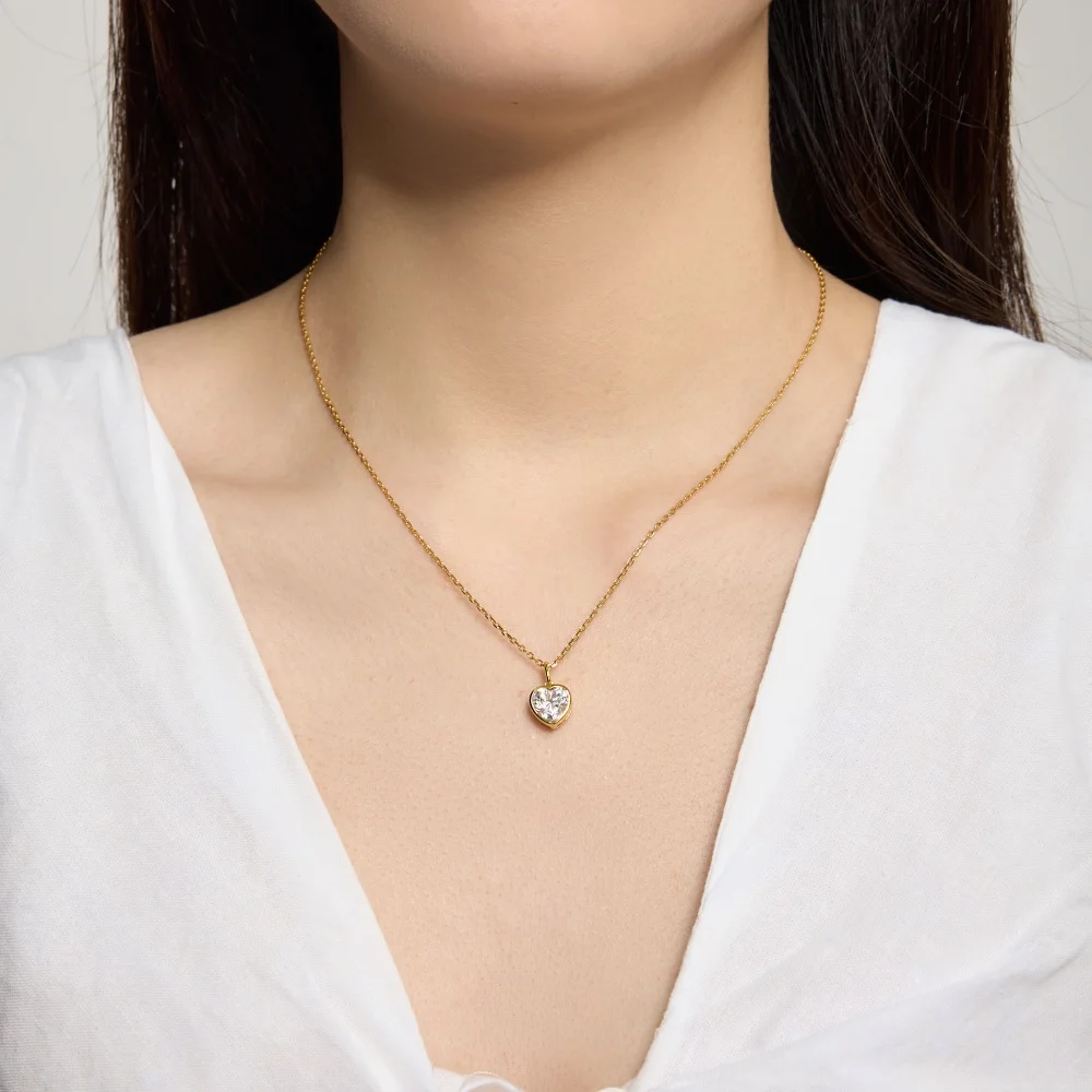 KAKODIY's best choice for Valentine's Day gift 925 sterling silver rhodium-plated 18K gold chain 5A zircon heart-shaped love pendant necklace detail 6