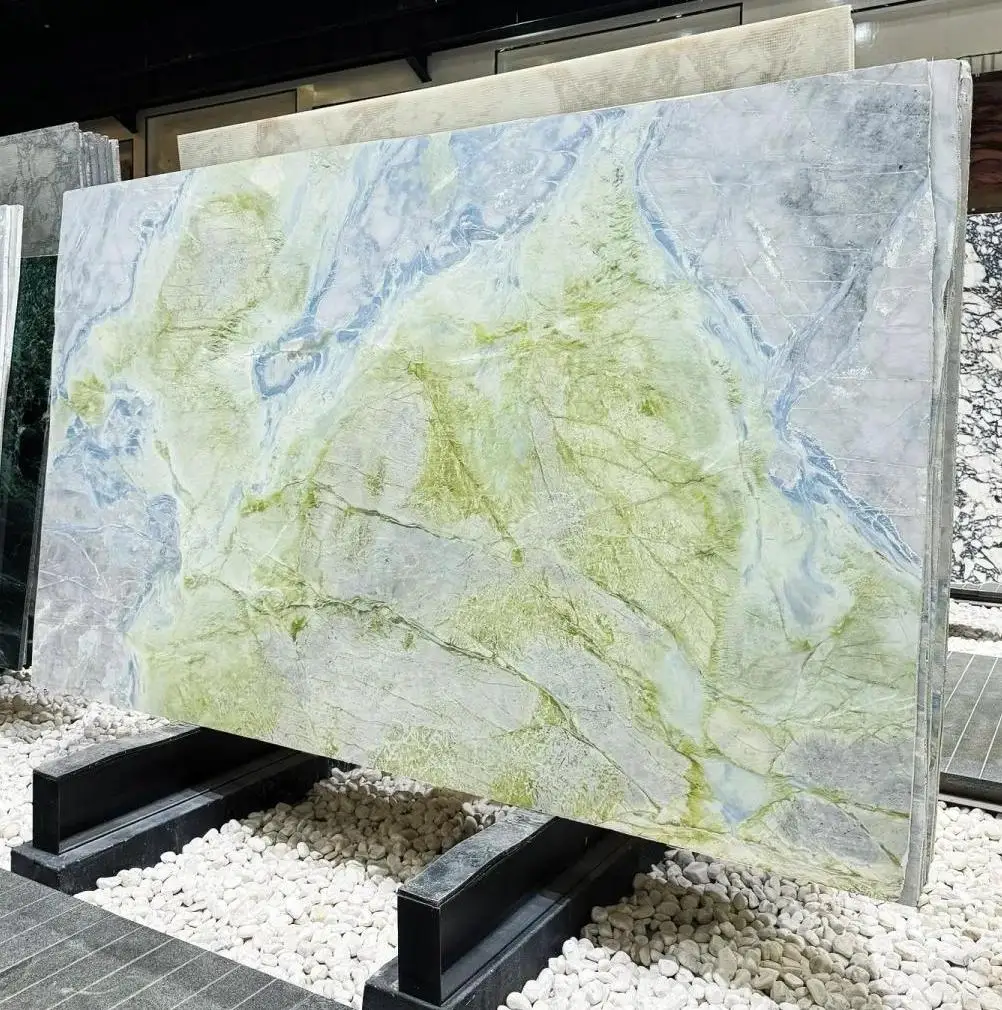 Wysokiej jakości luksusowy naturalny zielony marmur w postaci płytek z niebieskimi żyłkami do luksusowego projektowania wnętrz – ścian i podłóg