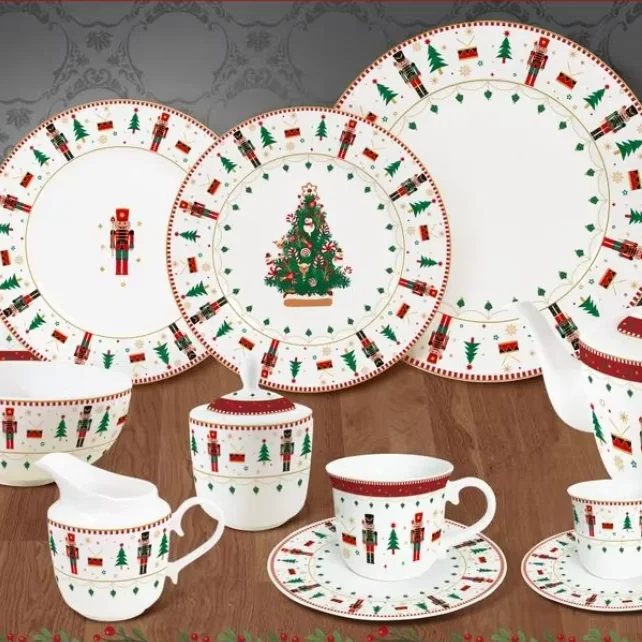 Taohui Ceramic Porcelain Customizable Christmas Vibe Dinner Set Dishes Bowls and Tea Cups for Home