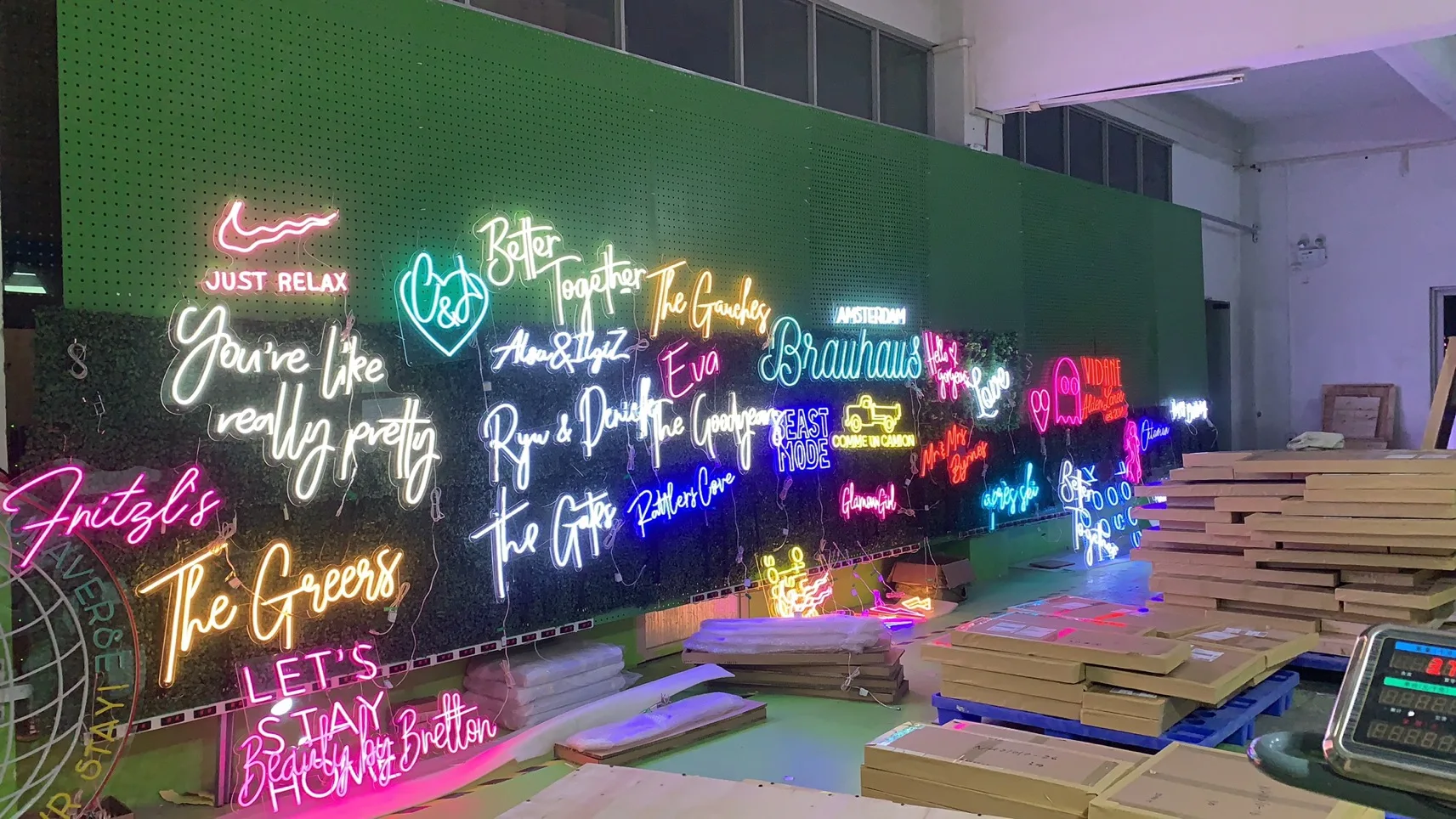 Guangzhou Factory Custom Neon Sign Letters Advertising Acrylic LED Neon Signs