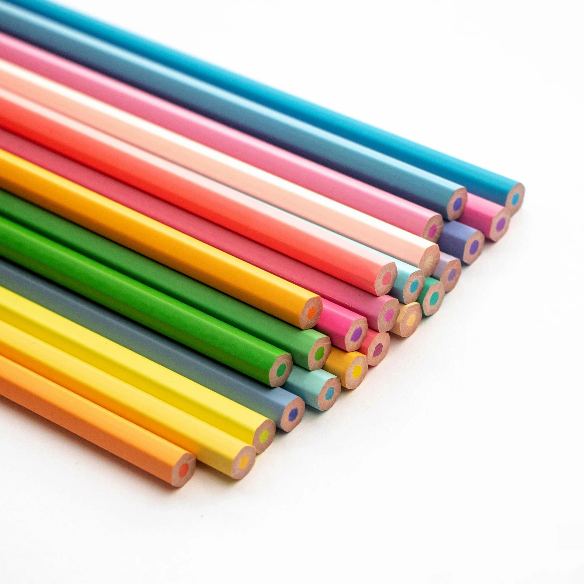 Set di matite colorate cancellabili per studenti e disegno_voghion.com
