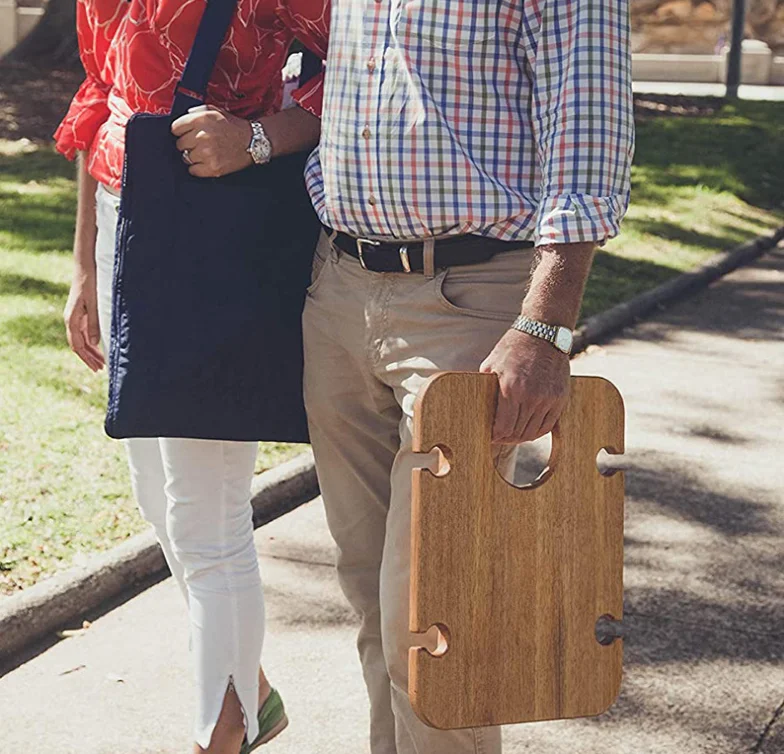 
 Китайский портативный складной маленький деревянный боковой столик для кемпинга из акации с держателями для бутылок и бокалами для вина для улицы, пикника, вечеринки  