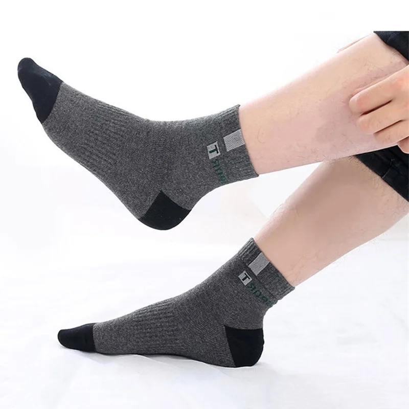 Custom Polyester Sweat-Absorbent Breathable Men Sports Socks