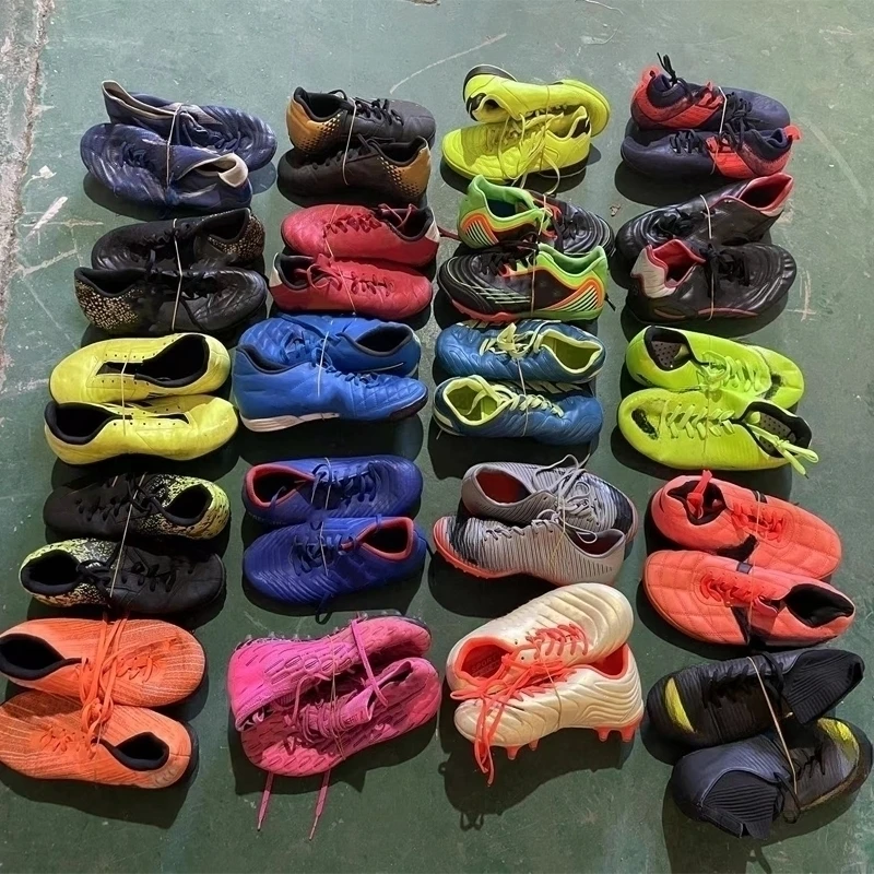 Second-Hand Men's Sports Sneakers for All Seasons