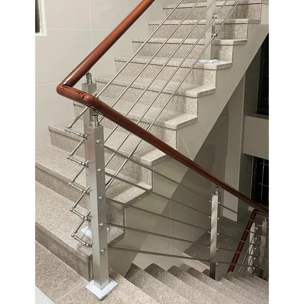 CE-Certified 304/316 Stainless Steel, Indoor & Outdoor Conduit Guardrails - Easy to Install & Highly Corrosion-Resistant