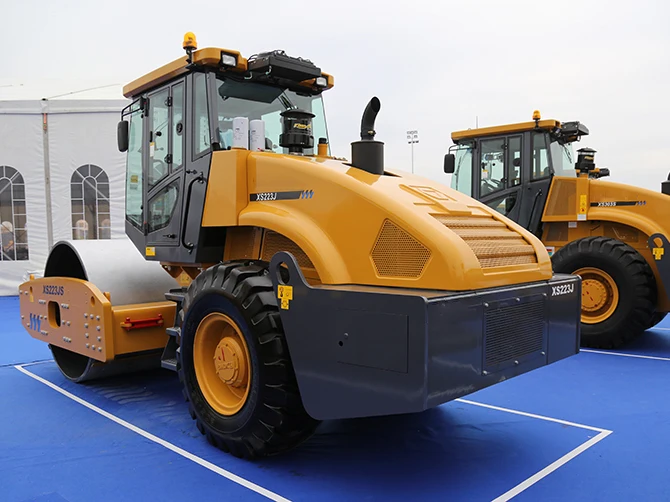 High Quality 14ton Single Drum Vibratory Road Roller XS143J XS143 XS143H on Sale