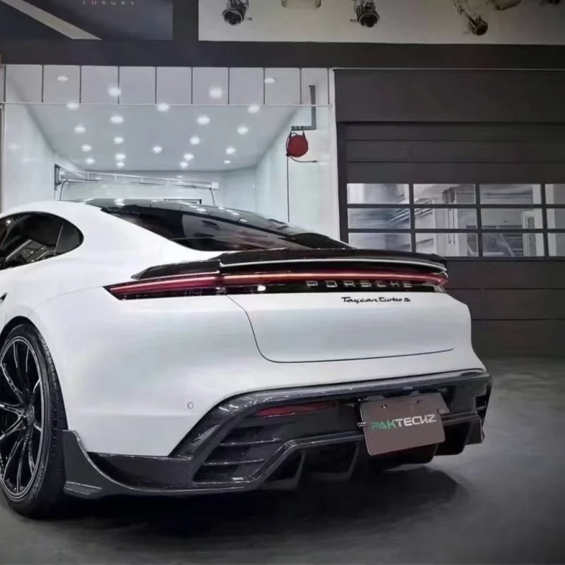 Lábio Traseiro para Porsche Taycan foto 6