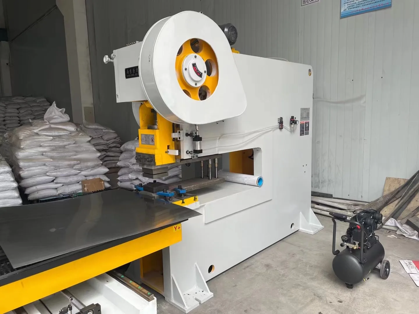 New Deep Thorat Power Press Sheet Metal CNC Feeder Punch Press Machine Plate Feeding Table