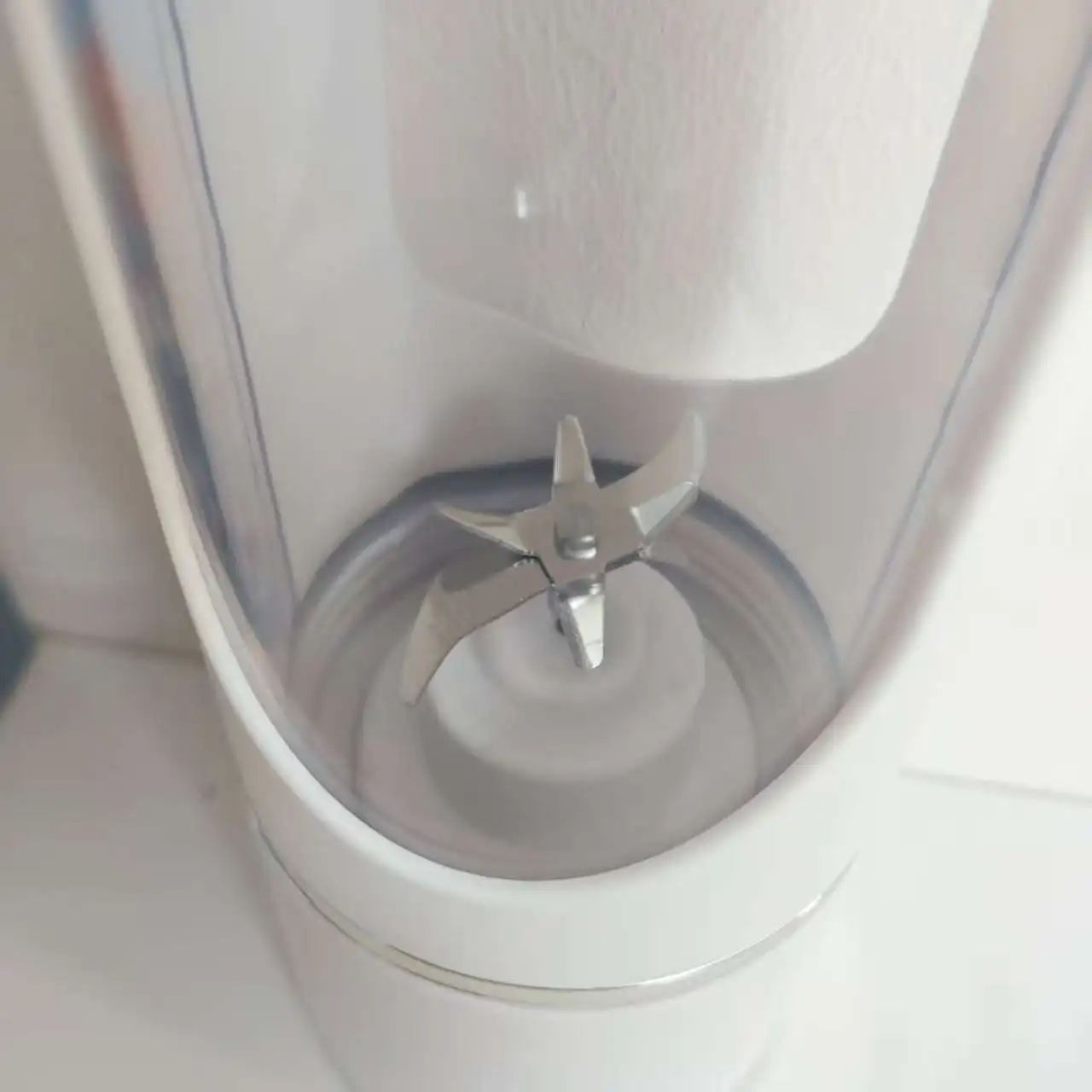 Hot Sale Custom Logo Wireless USB Rechargeable Portable Mini Blender Smoothie Juicer Cup Mixer for On-the-Go Outdoor Daily Use