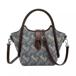 2026 Summer Fashion PU Shoulder Crossbody Bag High Quality Portable Tote Handbag New Design Holiday Travel Durable Chain