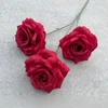 Rosa diamante roja sin hojas