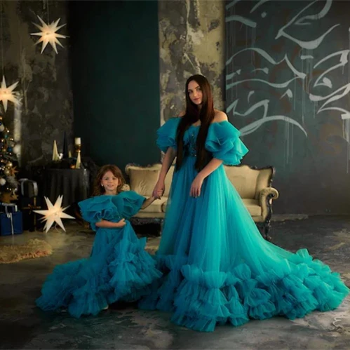 Luxury Off Shoulder Gorgeous Mother Daughter Matching Tulle Fluffy Dresses Ruffle Train Evening Party Prom Gown