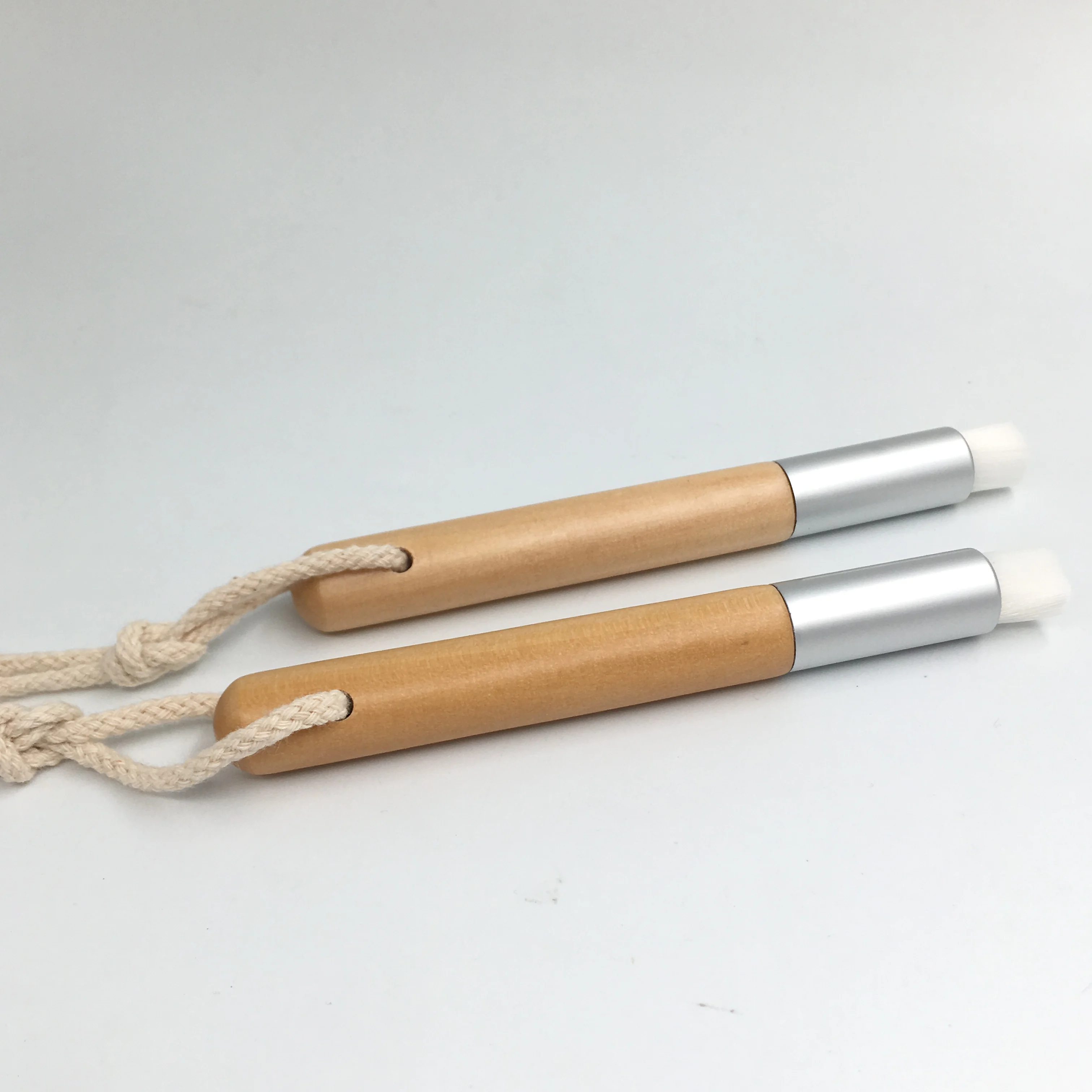 Щетки для чистки древесины