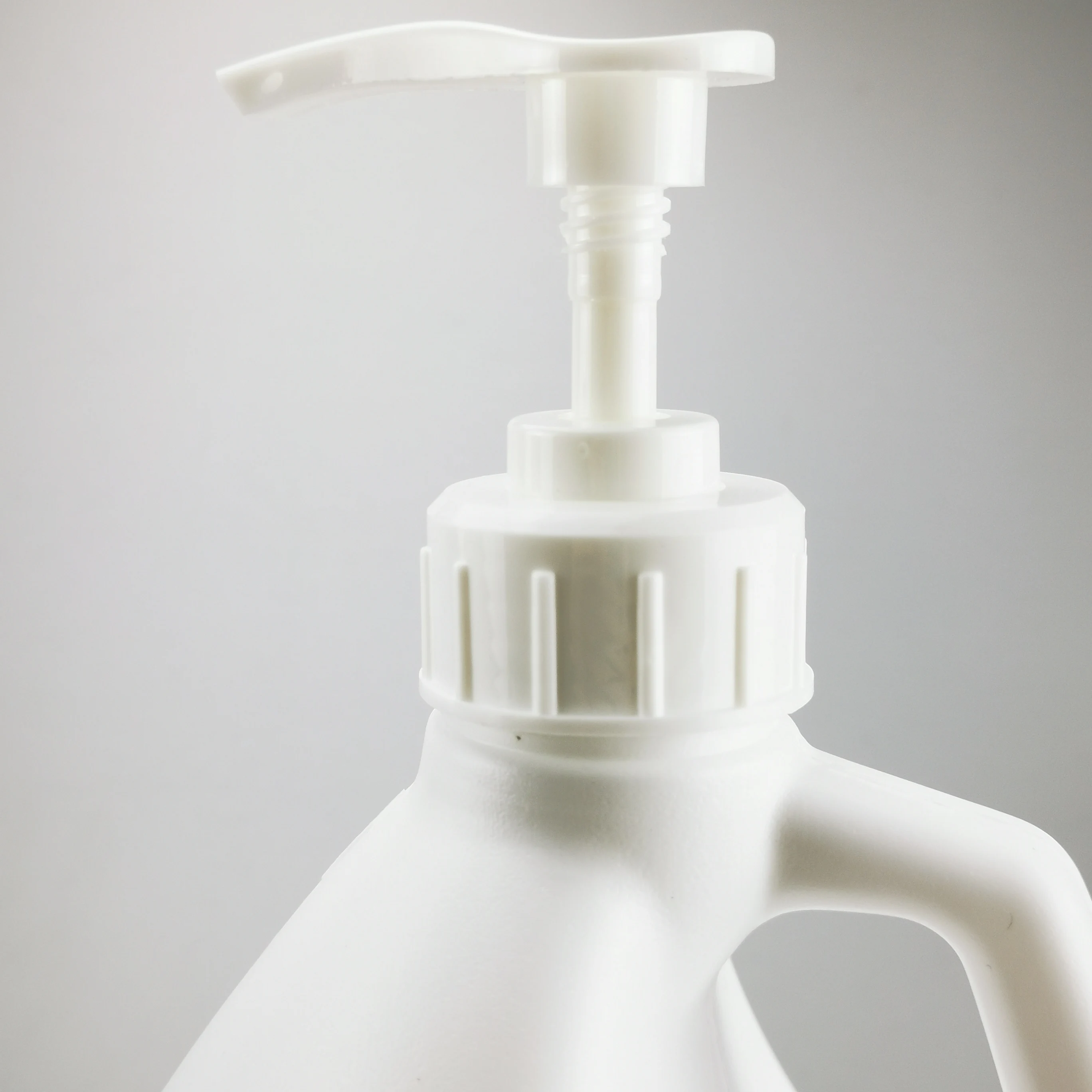Refillable Container Plastic 1 Litre 2 Liter 2.5L 4L 1Gallon Shampoo White Bottle