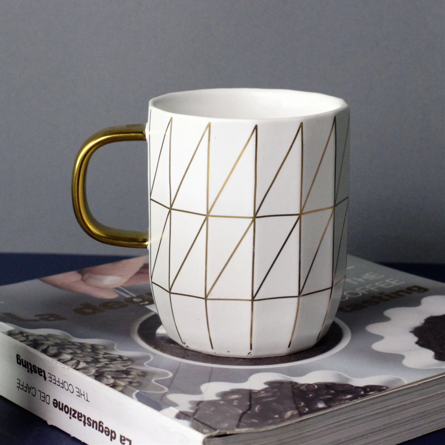 Nordic Luxury Gold Line Polygon Custom Ceramic Coffee Mug WIth Gold Handle Porcelain Cup With Spoon