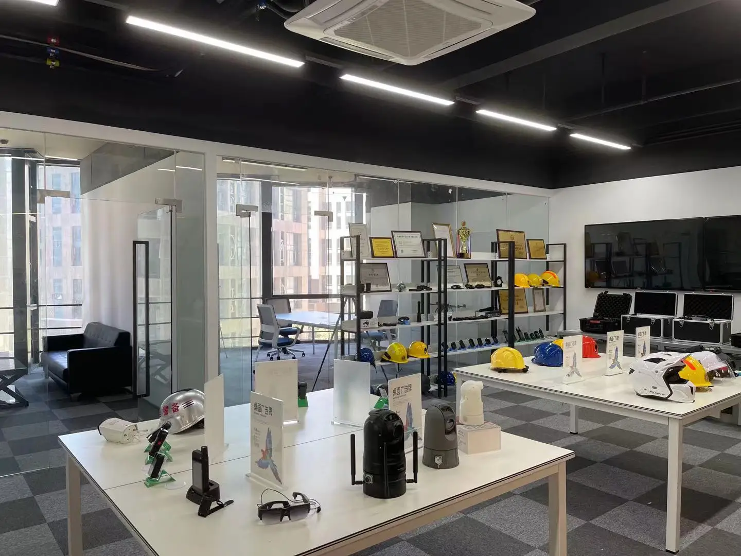 Shenzhen Ouxiang Electronics Co., Ltd. 3