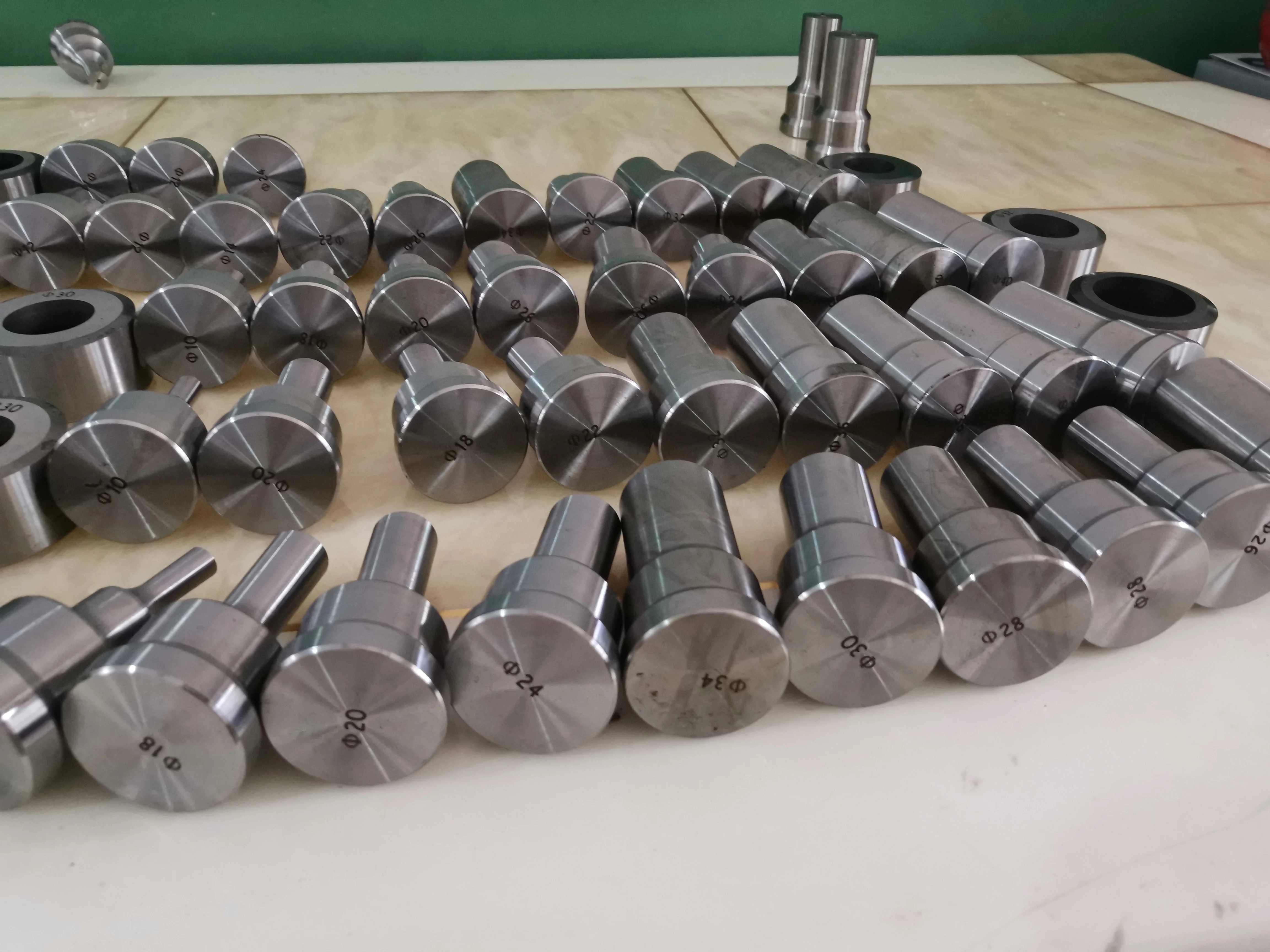 
 hole punching machine dies of Hydraulic punching and shearing ironworker machine  