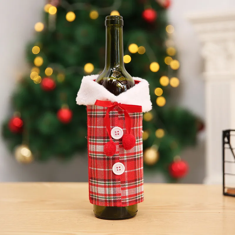 Hermosa ropa de Navidad cubierta de la botella de vino Decoración de la mesa 