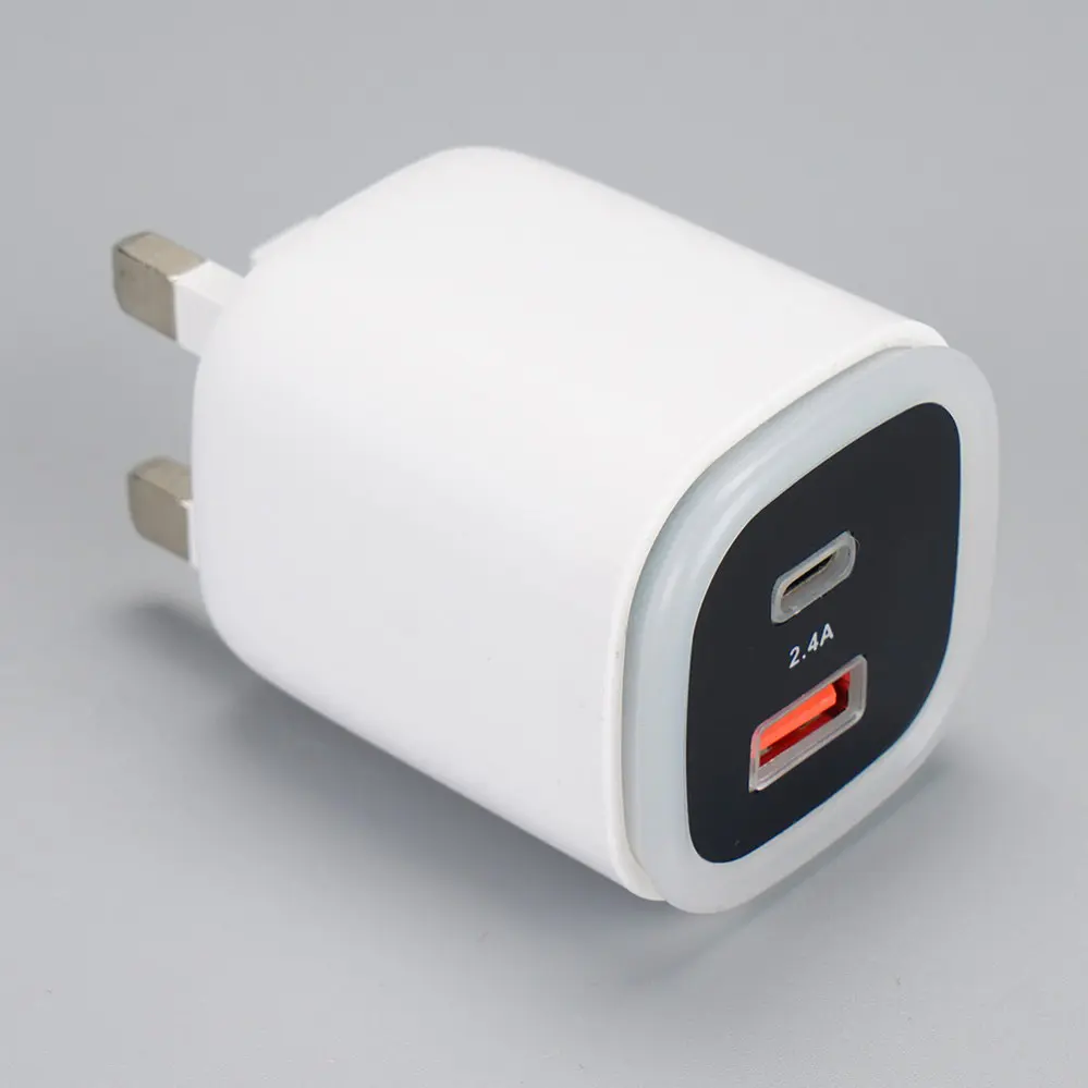 UK/England Plug 1 USB-A + 1 USB Type-C White With Indicating Light Travel/Wall charger 110V-230V 3014
