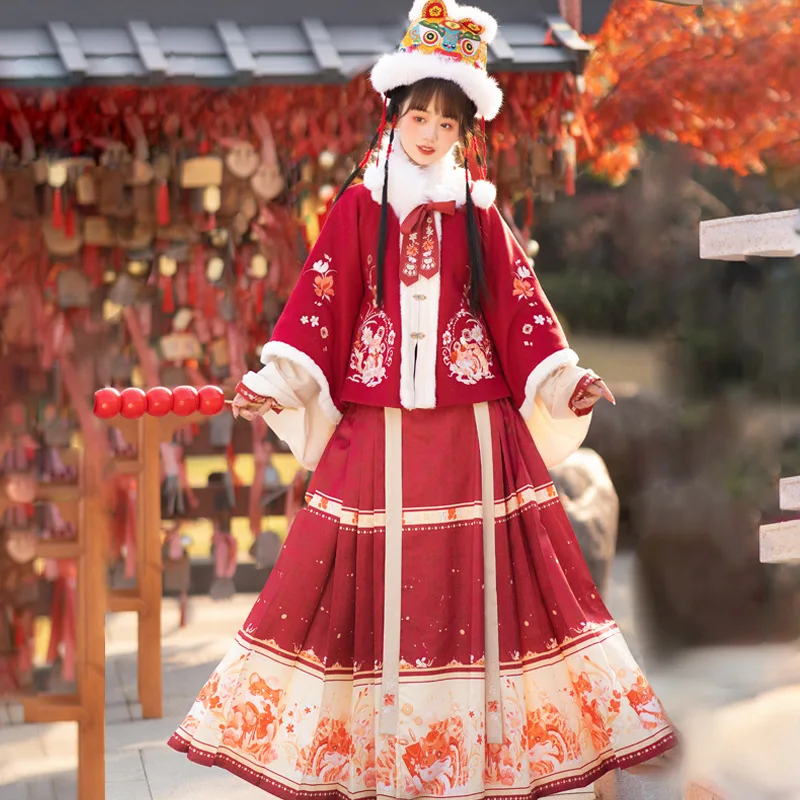 Song Dynasty Modern Hanfu Set with Majia Vest and Three Pleat Skirt - Cuiyin 翠茵 (Preorder)