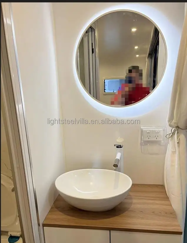 Bathroom with mirror basin