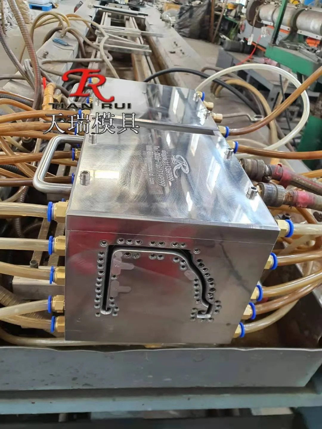 PVC Profile Molds Tool High Quality Profile Extrusion Mould for PVC Rain Gutters Rhone