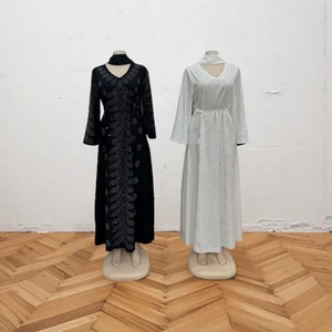 Wholesale Women Middle East Long Sleeve Abaya Muslim Robe with Diamond Belt Dress