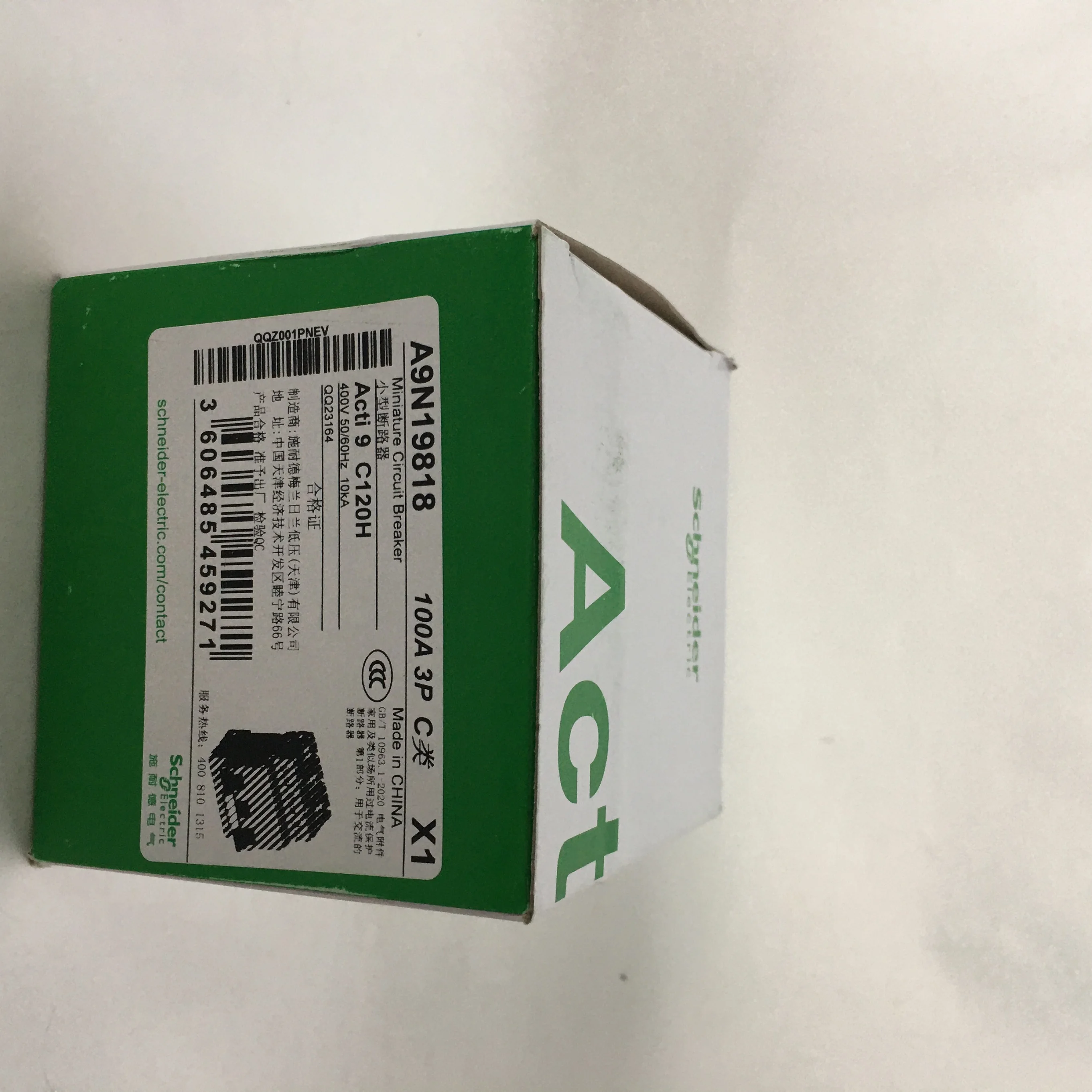 Schneider Miniature circuit breaker A9N19818 Schneider Miniature circuit breaker A9N19818