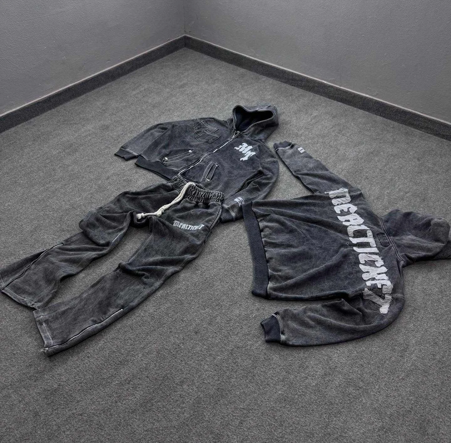 Salati OEM Custom Vintage Acid Wash Hoodie and Sweatpants Set Men's Streetwear Embroidered Patched Hoodie Set for Men gallery 4