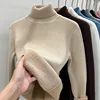 Chaqueta polar con cuello alto caqui