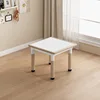 Escritorio de madera blanca