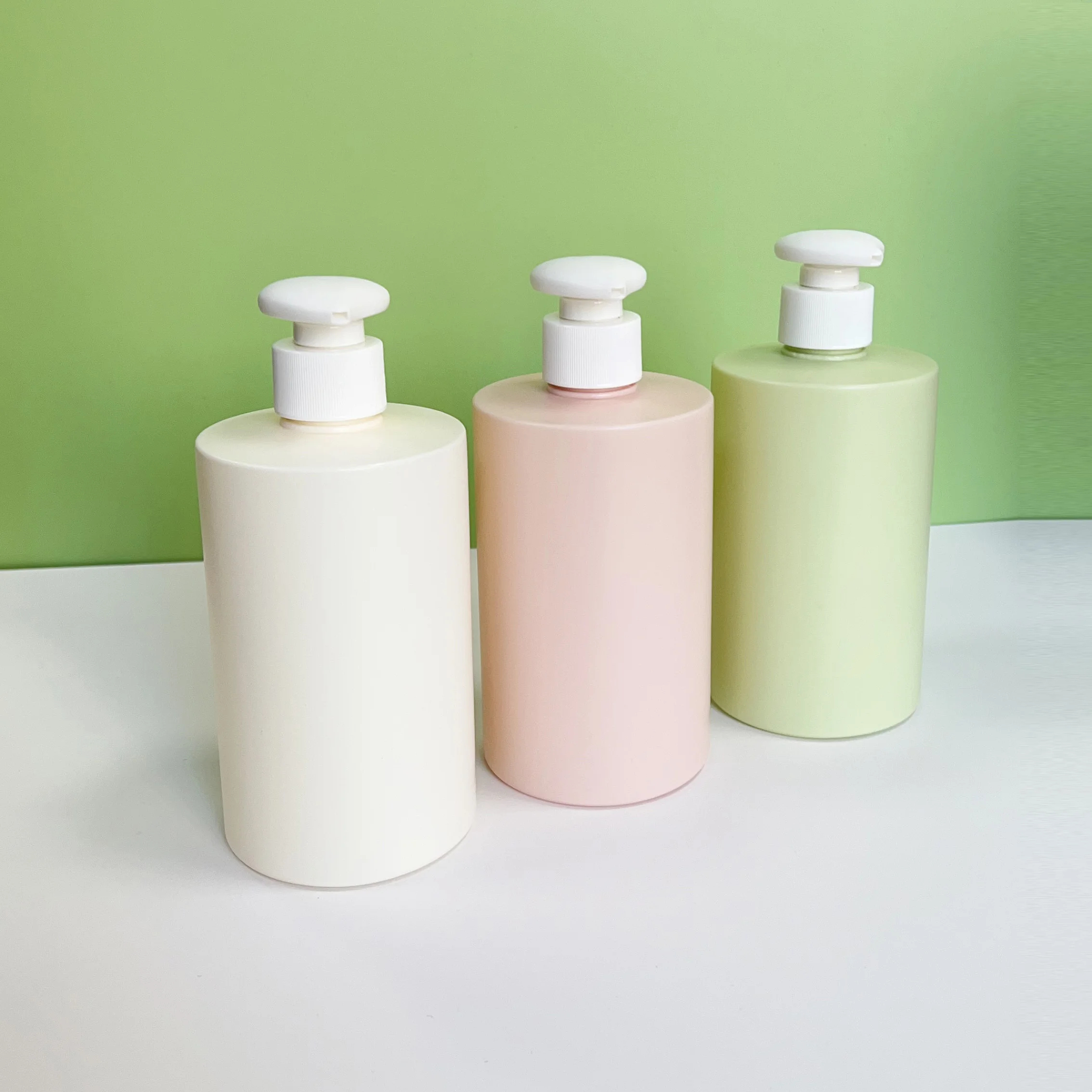 Factory Supply 500ml Hdpe Shampoo Shower Gel Body Lotion Pressed Flat Shoulder Round Plastic Bottle