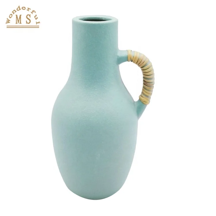 Country style ceramic flower vase Retro style decoration Small ceramic vase Suitable for room decoration Indoor and office