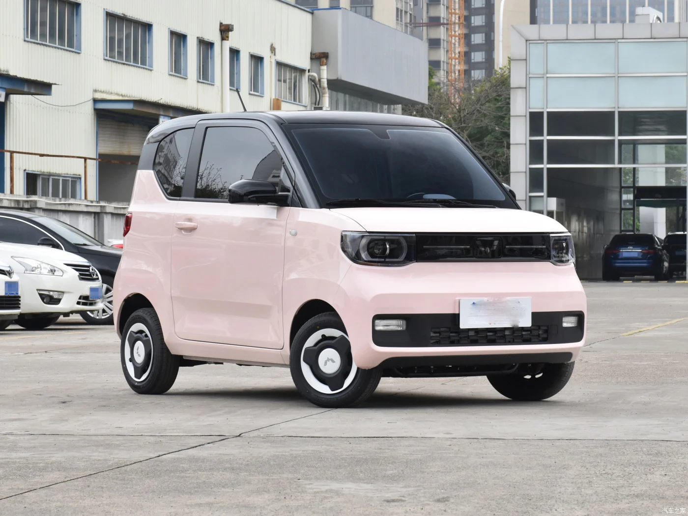 New 2022 Model 330 Km Range Cheap Mini Electric Car Of Wuling Mini Ev