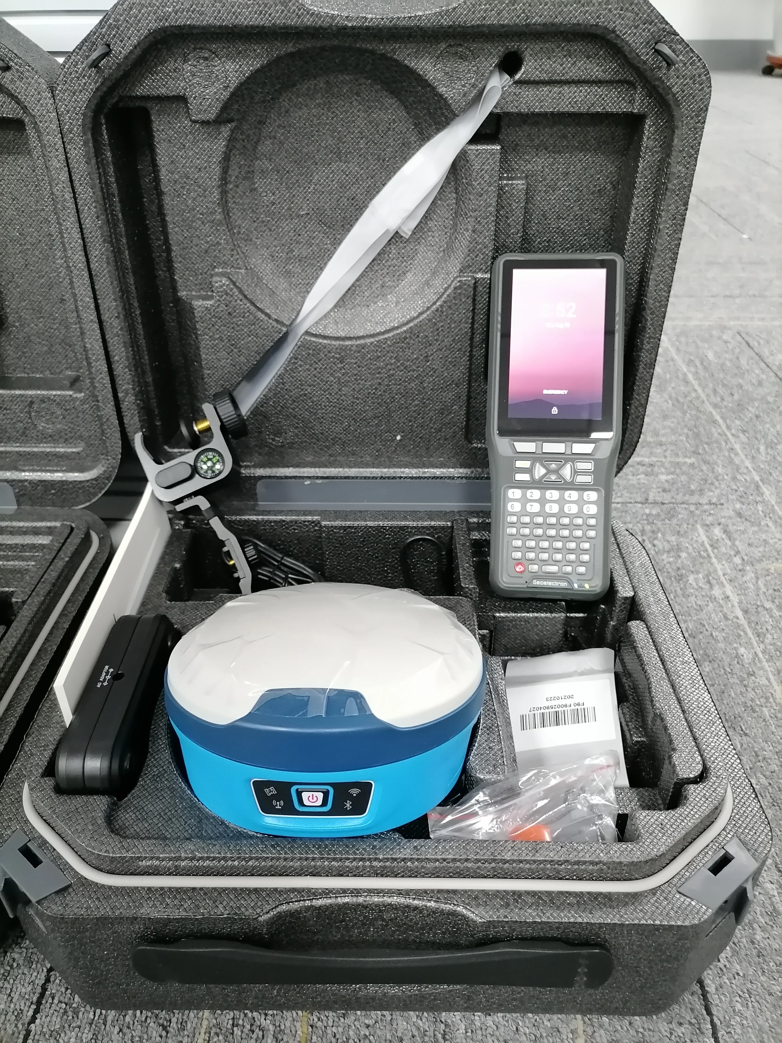 FOIF F90 GPS RTK Receiver GINTEC F90 394 Channels Dgps GNSS RTK Receiver Geodetic Surveying Equipment Dual Batteries