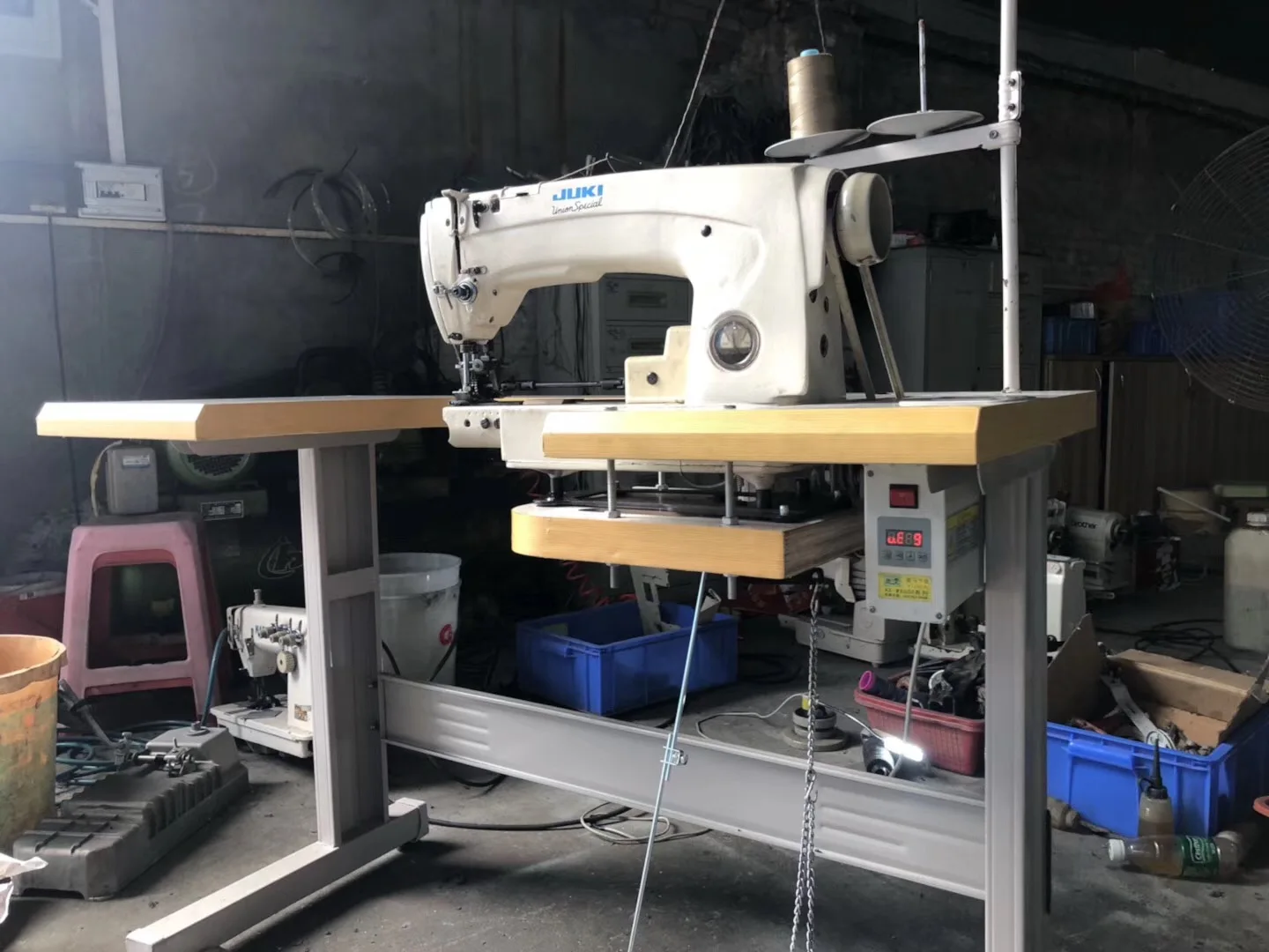 ビンテージ　ユニオンスペシャル　39500W 工業用ミシン　アメリカ製　希少品 ユニオン・スペシャル 39500：高速度オーバーロックミシン曲針