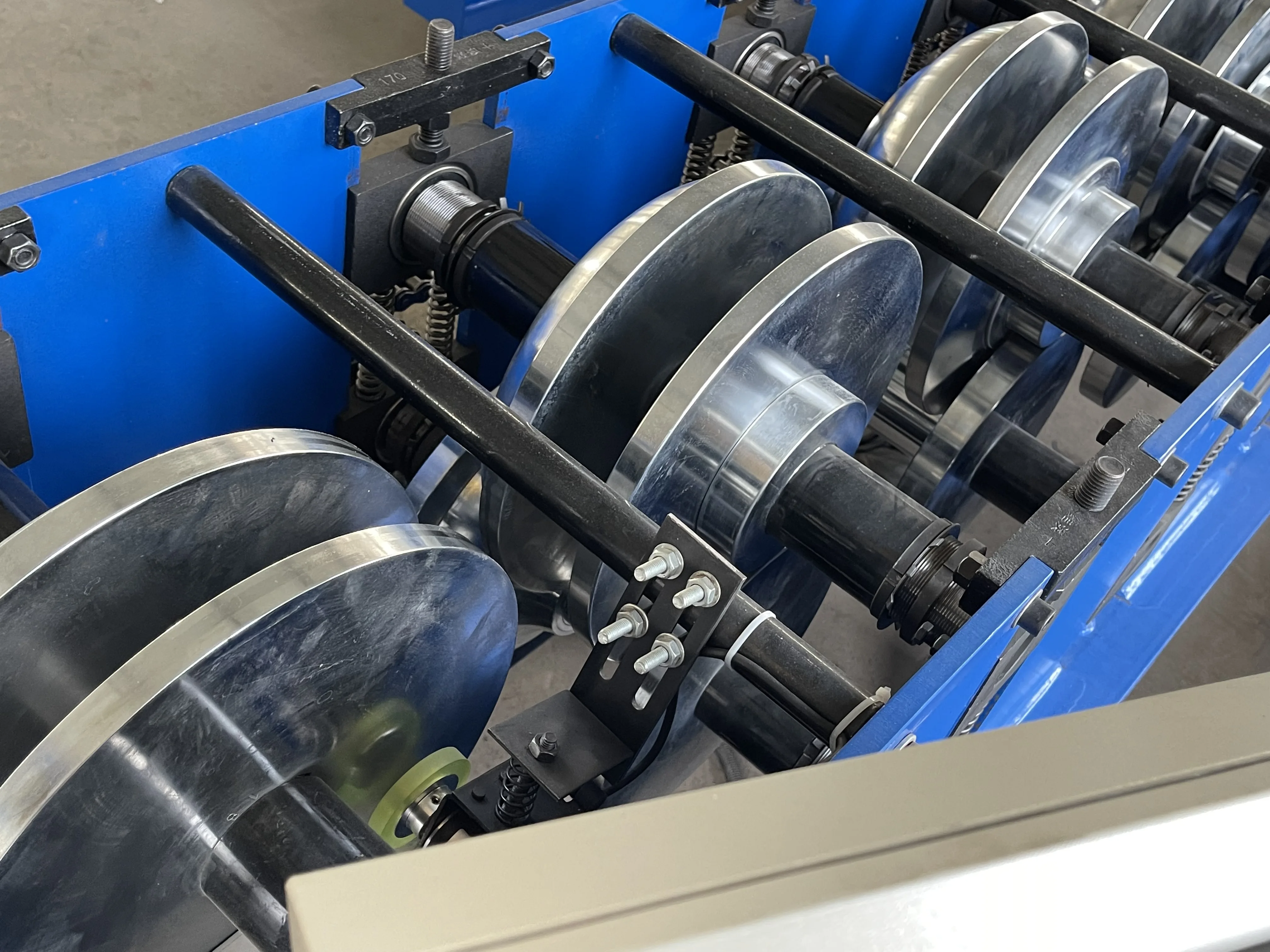 New Automatic Color Steel Galvanized Gutter Roll Forming Machine Heavy Rain Downspout Water Gutter Steel Cold Roll Forming Makin