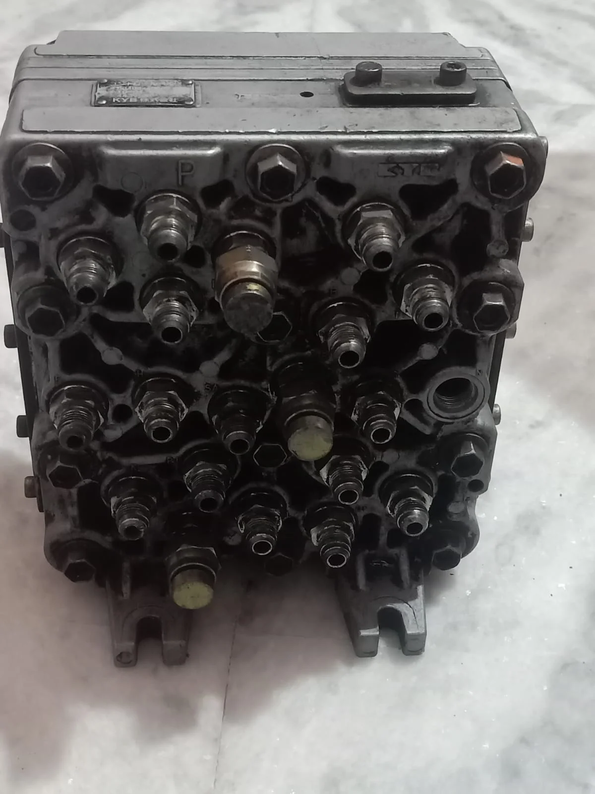 リーナベル Signal Control Valve Hitachi - Reliable Shuttle Valve