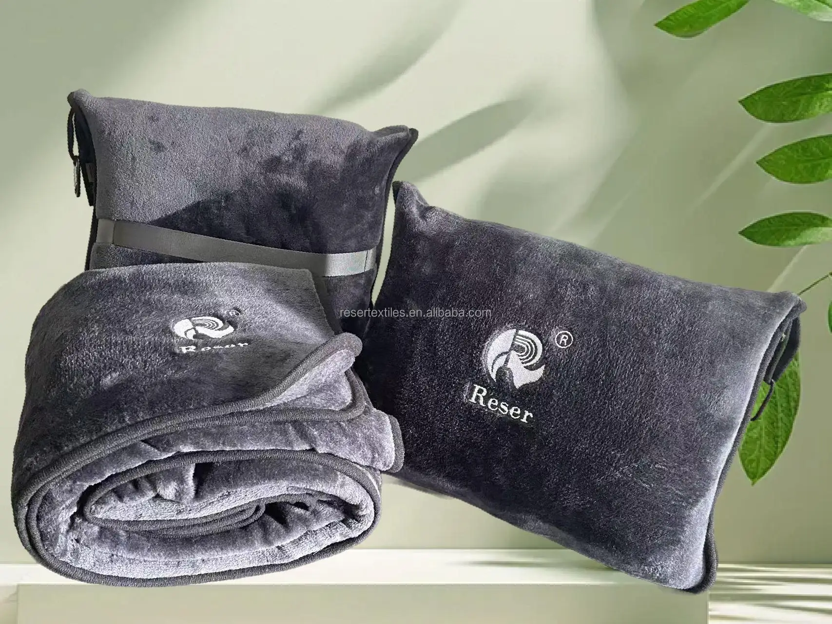 2-in-1 Premium Travel Blanket and Pillow Customizable Logo Hand Luggage Belt with Backpack Clip Perfect Carry-On Accessory