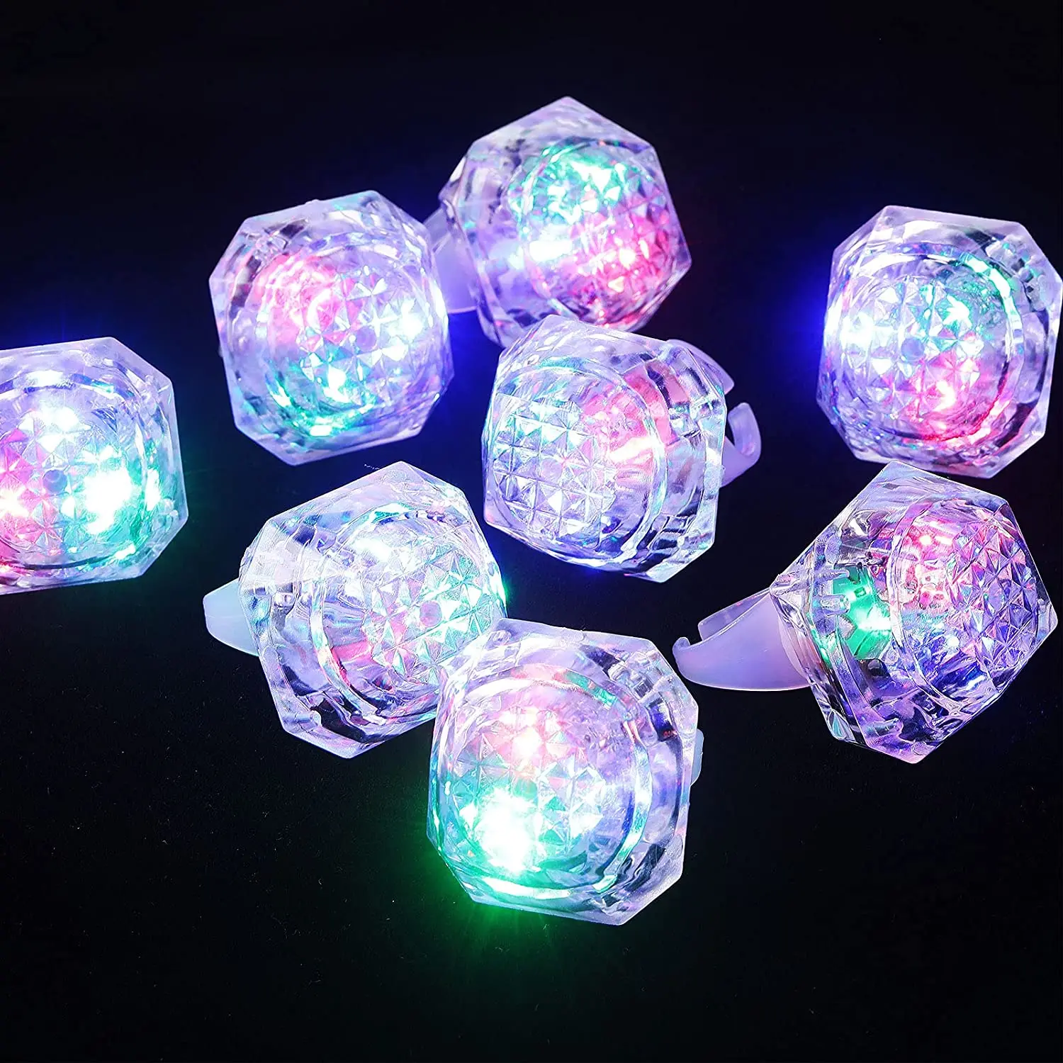 свечение бриллианта. бриллианты светятся. топаз ультрафиолетовая флюоресценция. кристальные колечки светящиеся. шеелит флюоресценция.