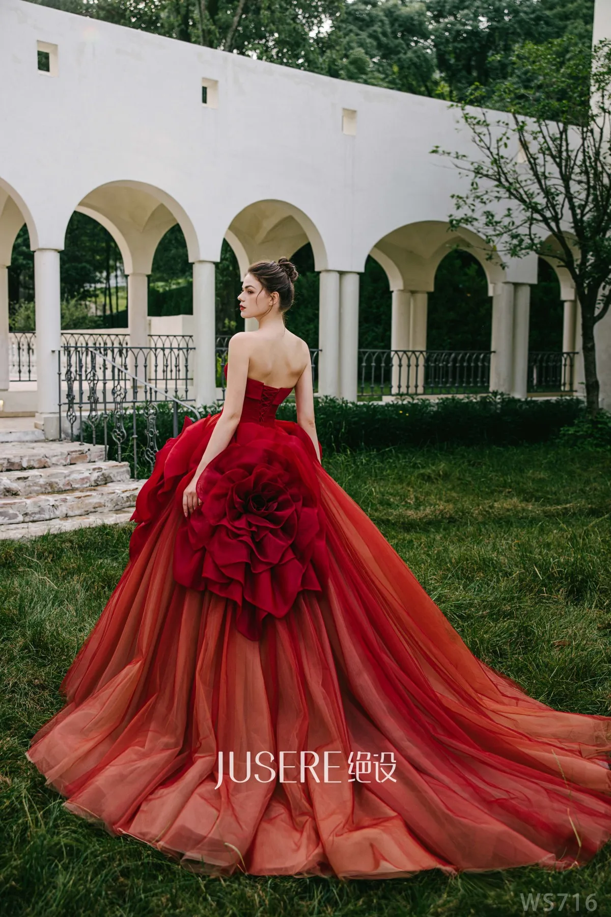 Latest Strapless Fitted Bodice Ball Gowns Evening Dresses Big 3D Flowers Gradient Red Prom Dresses