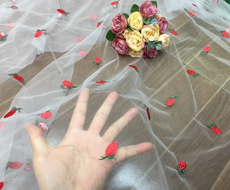 Небольшой ананасов и клубники Тюлевая ткань с вышивкой детская одежда кружевом тюль кружевное фатиновое трикотажное полотно