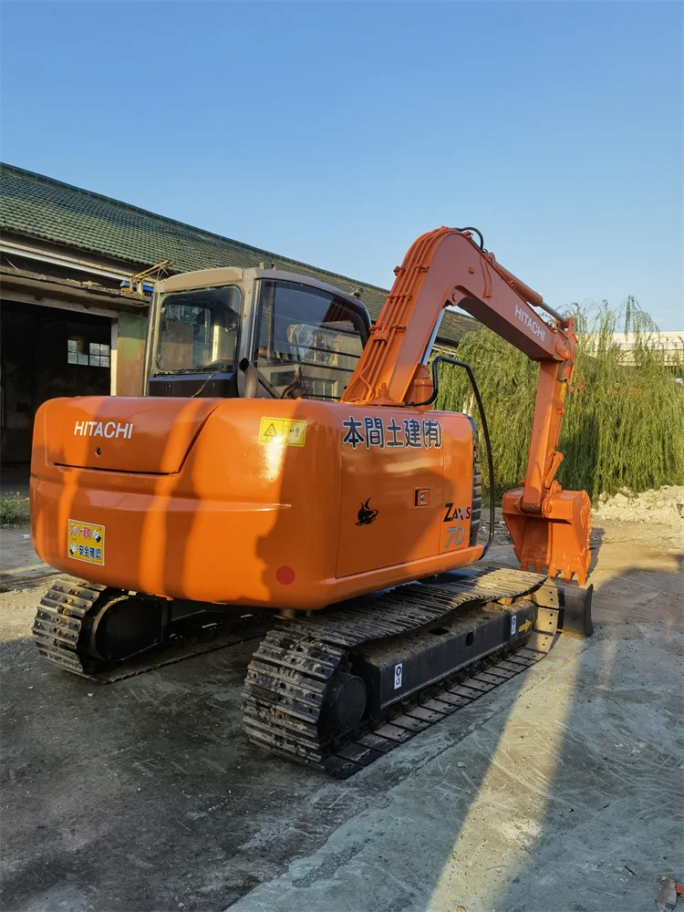 Japan made hitachi ZAXIS 70 mini tracked digger 7 ton , used cheap 