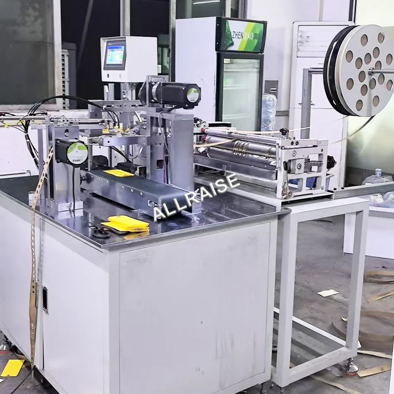 High Speed Paper Hang Tag PVC Tags Grommet Eyeleting Punching Machine Automatic Eyelet Card Tag Stringing Machine