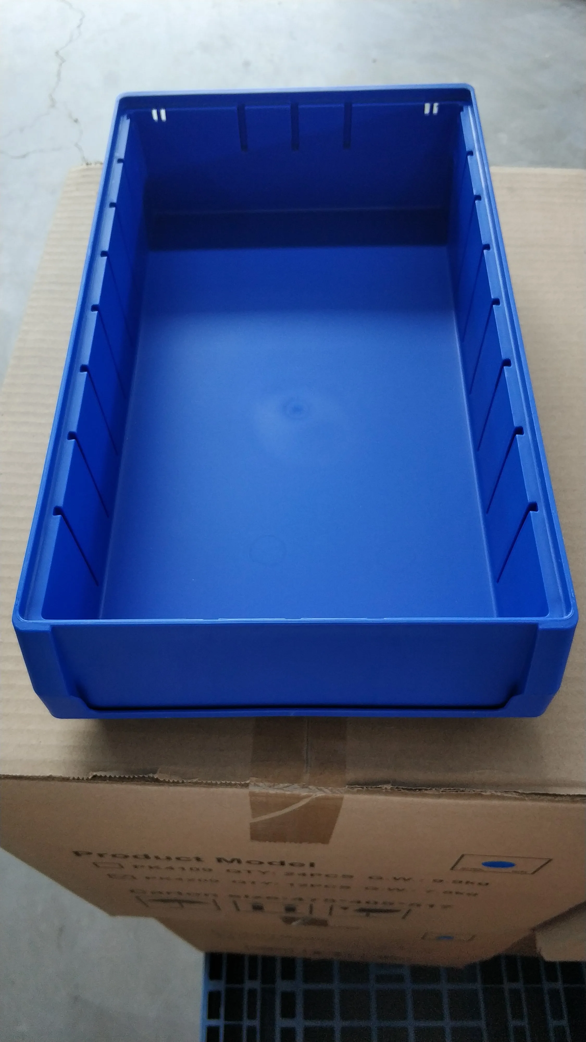 Plastic  bin (86)