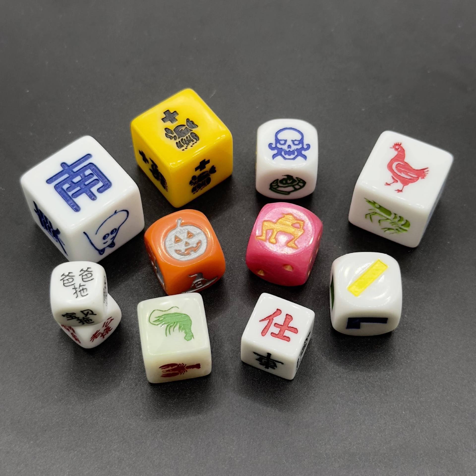Small Batch Custom Advertising Dice 16mm 18MM 20MM 25MM 6 Side Printing Carved Square Round Dice White Cube Promotion Small Gift